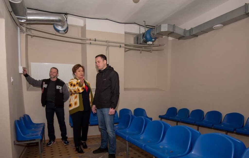 В Театрі ляльок у Кам'янському завершили облаштування укриття - ФОТО