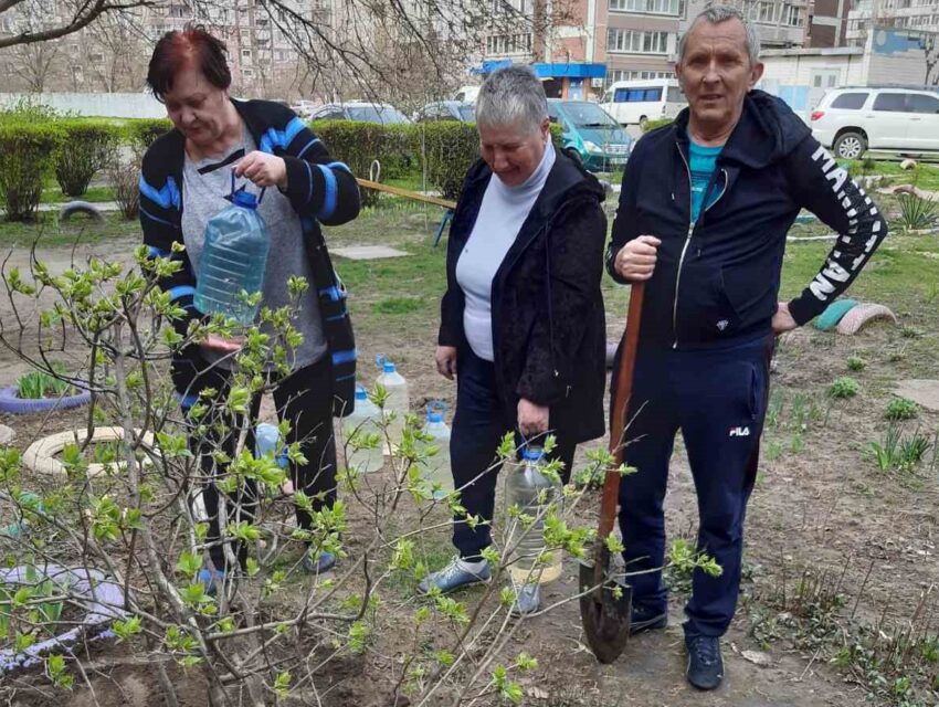 В Кам’янському активні громадяни продовжують наводити лад біля своїх будинків