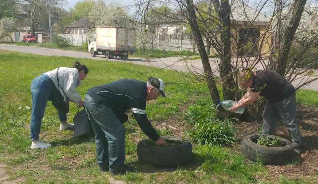Представники квартальних комітетів Кам'янського долучилися до акції «Тиждень довкілля» - ФОТО