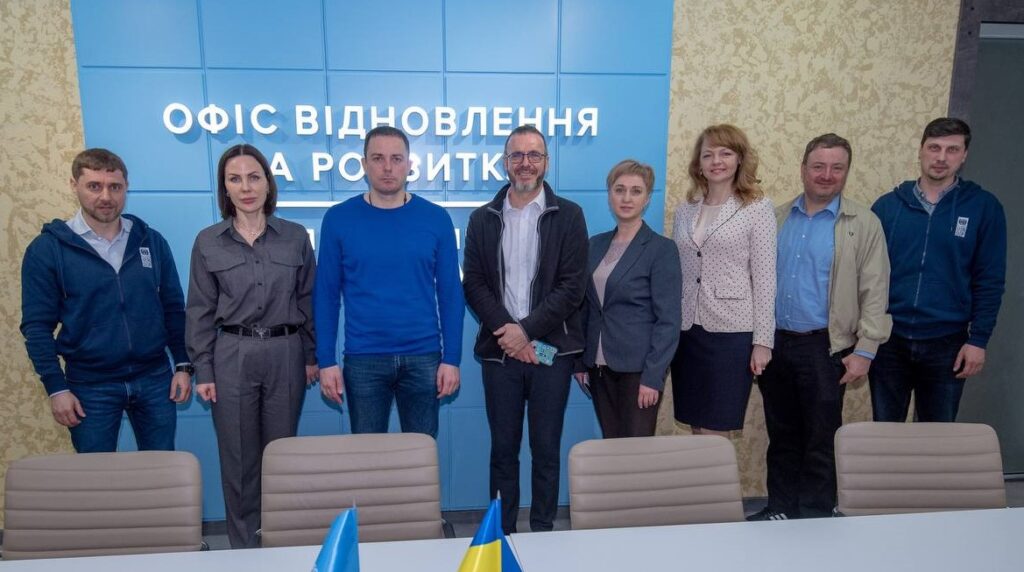 До Кам'янського завітали іноземні партнери, завдяки співпраці з якими в місті реалізовуються соціальні проєкти - ФОТО