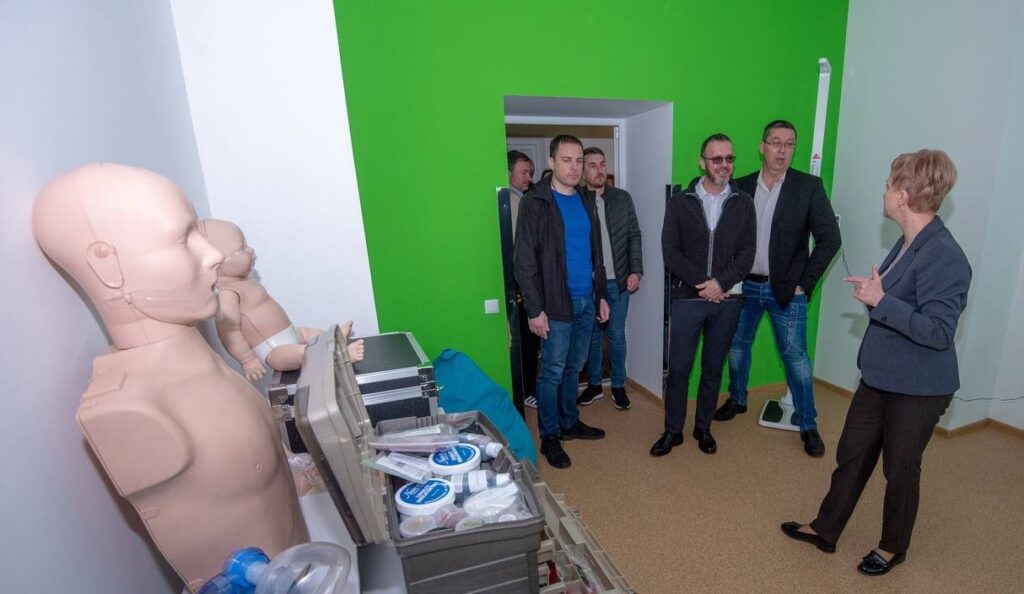 До Кам'янського завітали іноземні партнери, завдяки співпраці з якими в місті реалізовуються соціальні проєкти - ФОТО