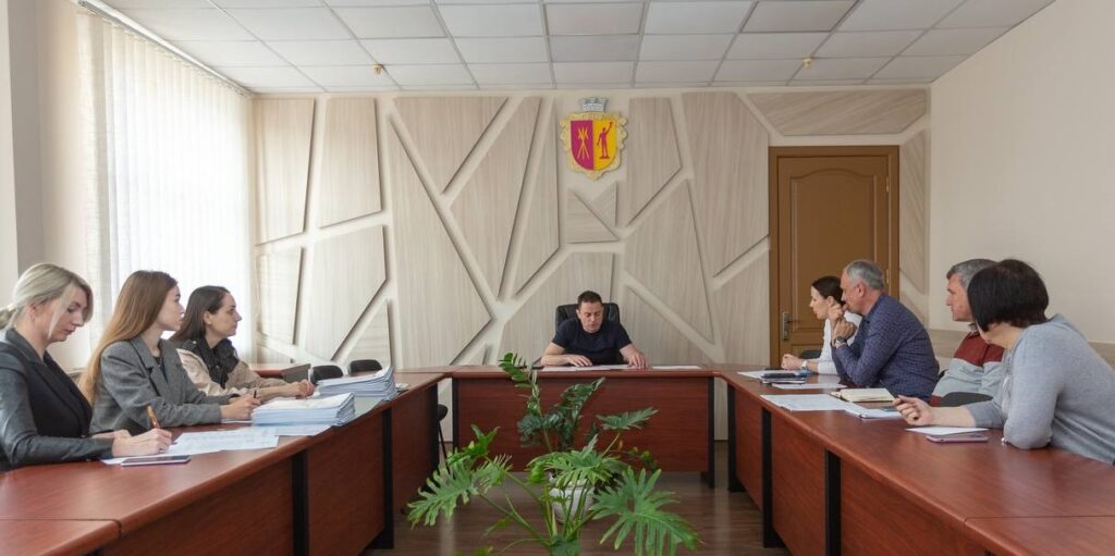 В Кам'янському розпочинають виплачувати матеріальну допомогу постраждалим внаслідок ворожої атаки наприкінці березня - ФОТО