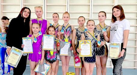 Акробати з Кам`янського отримали на чемпіонаті у Луцьку три комплекти медалей