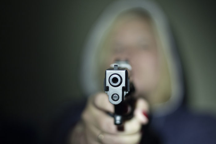 В Дніпрі 14-річна дівчина влаштувала стрілянину по знайомій