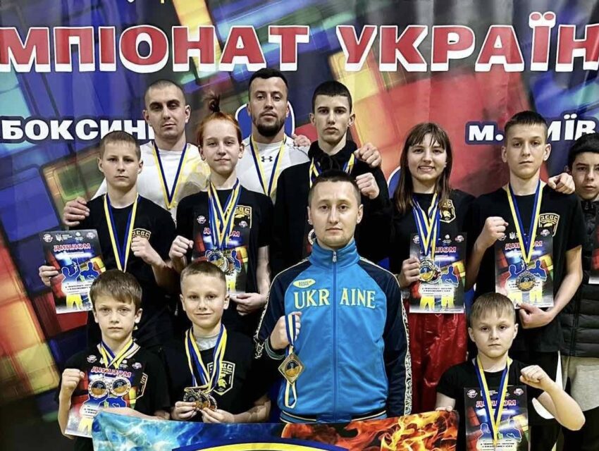 Дев`ять кам`янчан завоювали вісімнадцять медалей в чемпіонаті України з кікбоксингу