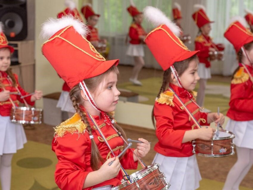 В Кам’янському своє 55-річчя відзначила початкова школа «Волошка»