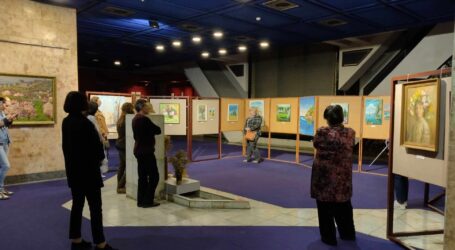 Проліски, крокуси та травневі півонії розцвіли в Музеї історії Кам’янського завдяки місцевим митцям