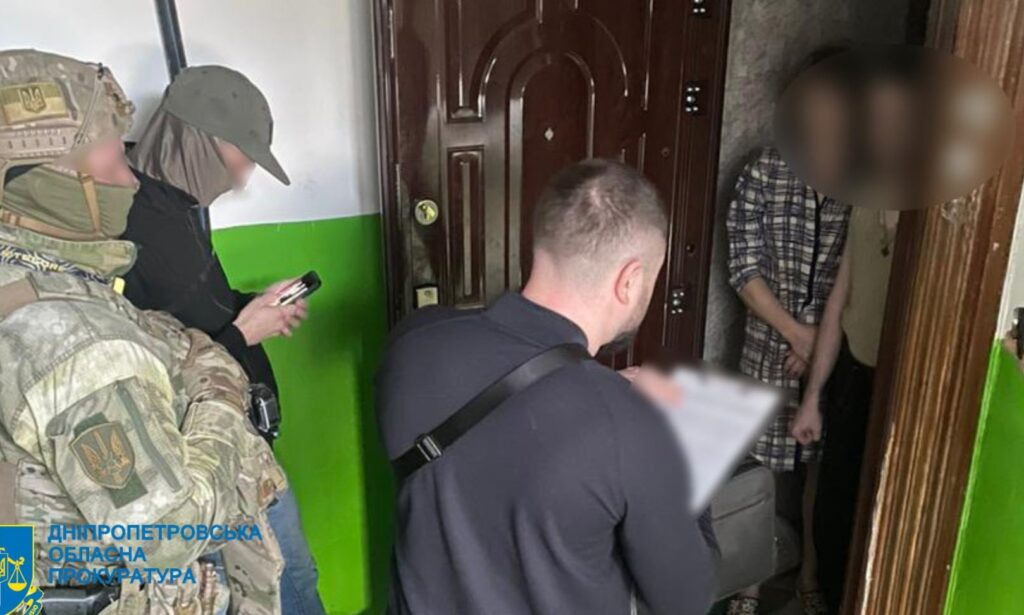 В Дніпрі затримали чергового інформатора, який надсилав ворогам координати блокпостів та військових підрозділів на Дніпропетровщині - ФОТО