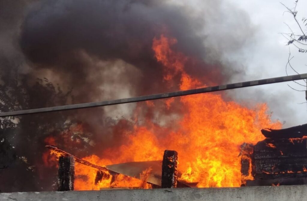 Вночі наші військові знищили над Дніпропетровщиною "Шахед", від ранкових обстрілів ворога постраждала людина - ФОТО