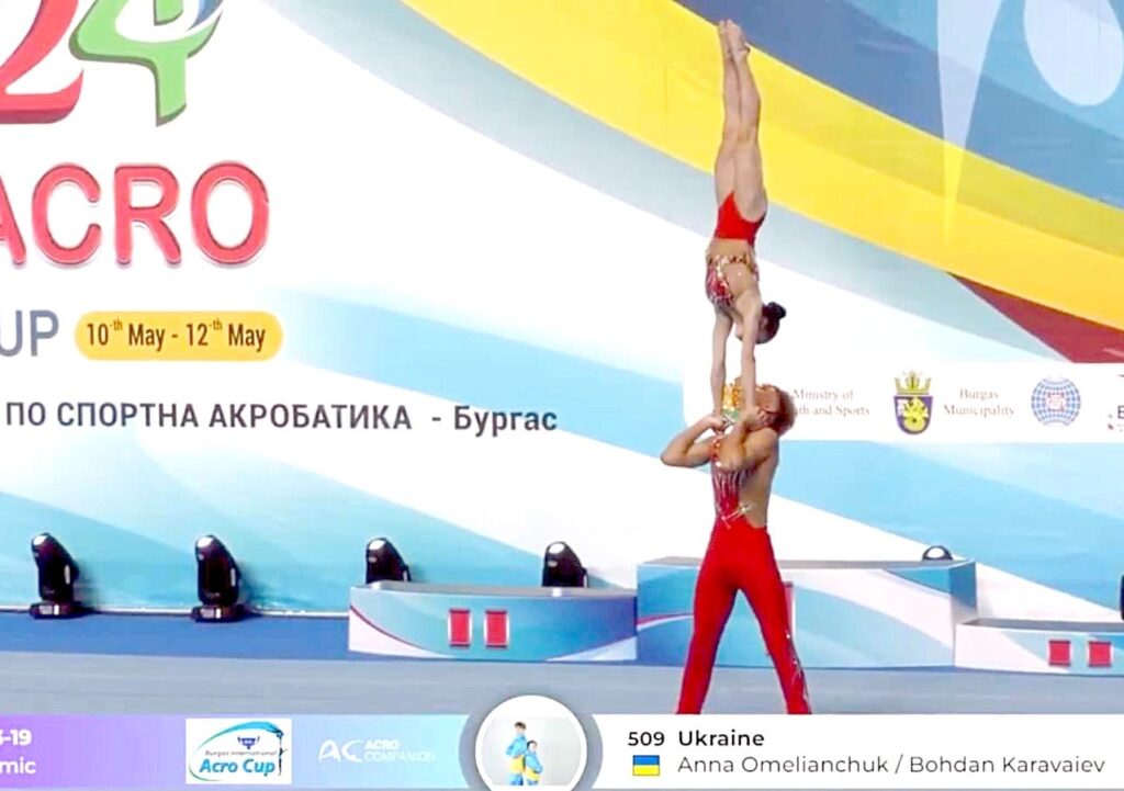 Кам`янські акробати Анна Омелянчук та Богдан Караваєв двічі здобули «бронзу» на міжнародному турнірі у Болгарії - ФОТО