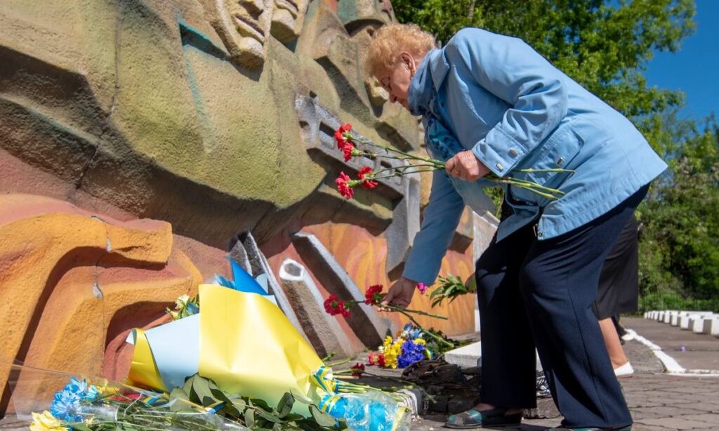 В Кам'янському вшанували пам'ять загиблих у Другій світовій війні  - ФОТО