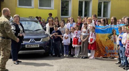 Черговий автомобіль від освітян та учнів місцевих шкіл Кам’янського поїхав до наших воїнів на Харківський напрямок