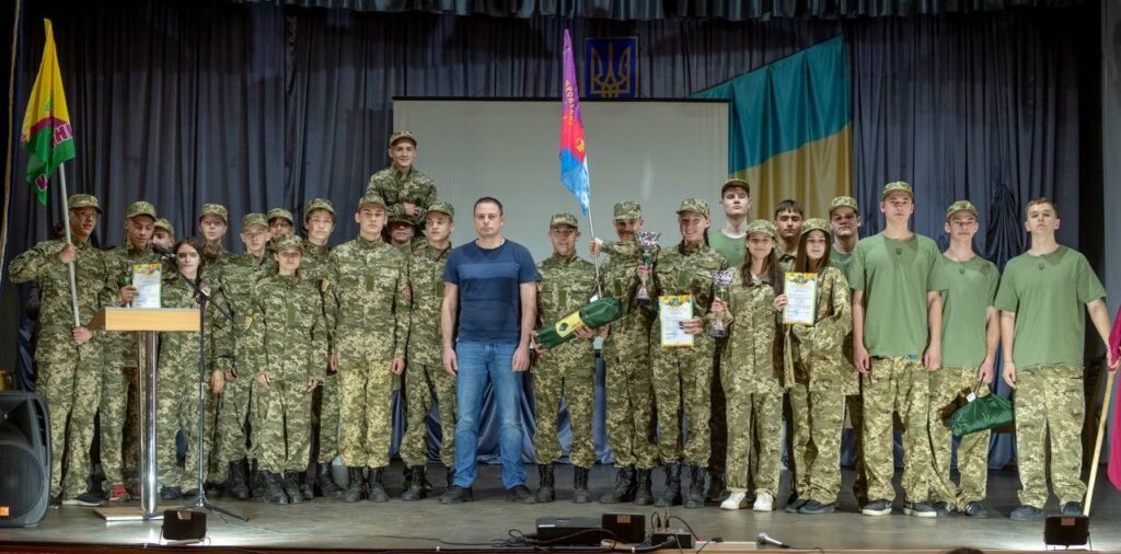 В Кам'янському відзначили призерів та переможців дитячо-юнацької військово-патріотичної гри «Сокіл» («Джура») - ФОТО