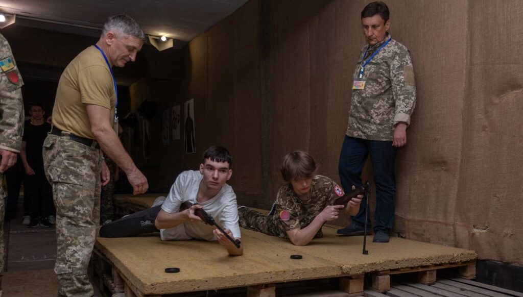 В Кам'янському відзначили призерів та переможців дитячо-юнацької військово-патріотичної гри «Сокіл» («Джура») - ФОТО