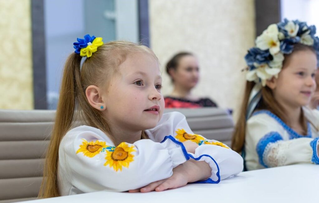 В Кам'янському відзначили переможців та призерів екологічного конкурсу малюнка - ФОТО