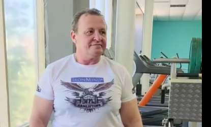 “Бути першим завжди круто!”: відома кам`янчанка Людмила Гайдученко першою встановила світовий рекорд у підтягуванні Rolling Thunder Pullups (ВІДЕО)