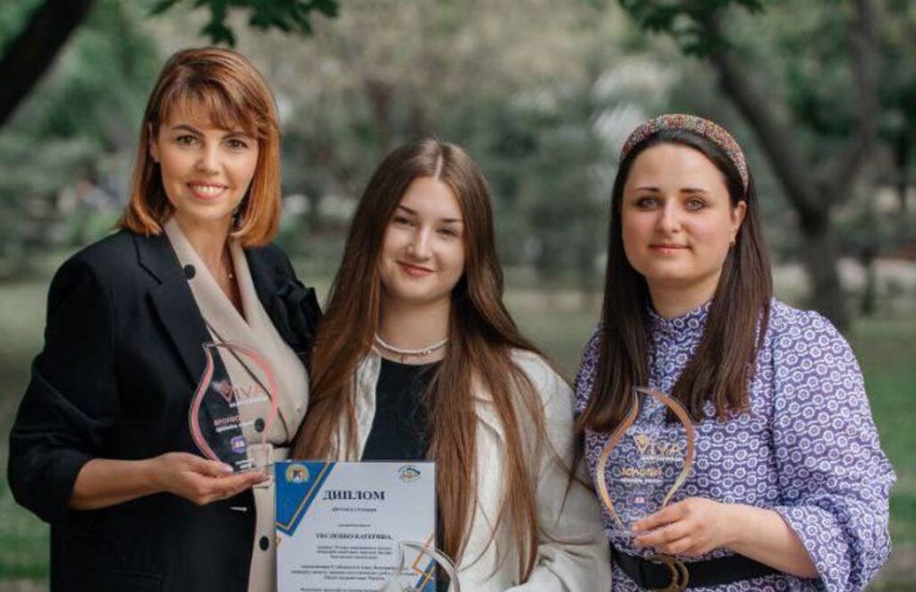 Дванадцять юних розумників з Кам'янського стали найкращими в Україні - ФОТО