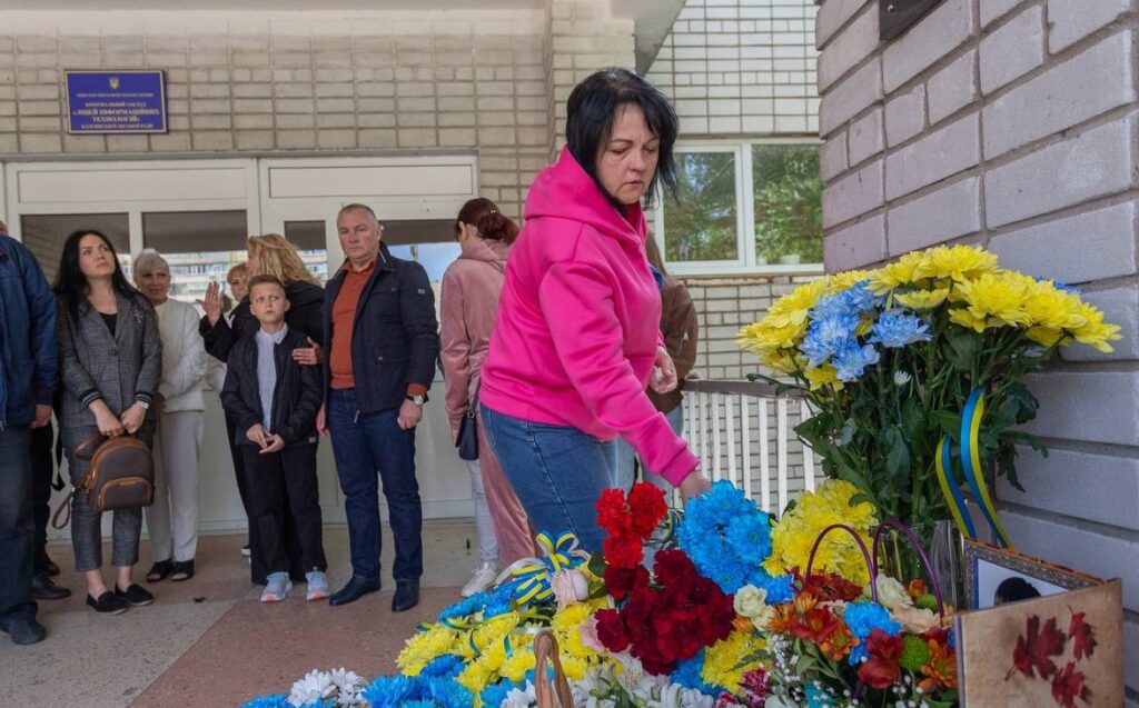 В Ліцеї НІТ Кам'янського відкрили меморіальну дошку на честь загиблого на війні випускника закладу Андрія Гудима - ФОТО