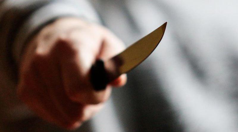 В Кам’янському затримали чоловіка, який вдарив ножем у груди свого приятеля