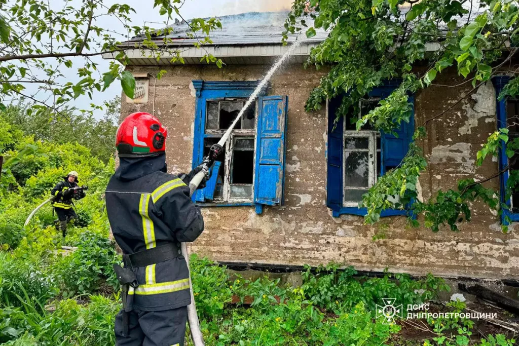 Сьогодні вранці в Південному районі Кам'янського горів будинок - ФОТО