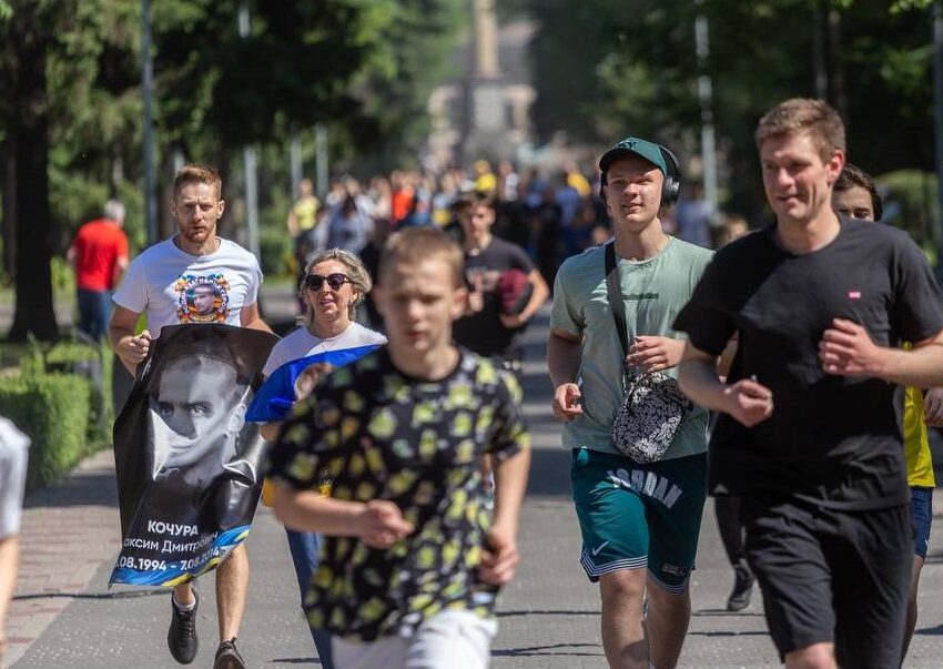 В Кам’янському сьогодні в пам’ять про загиблих на війні героїв провели захід «Біжу та пам’ятаю»