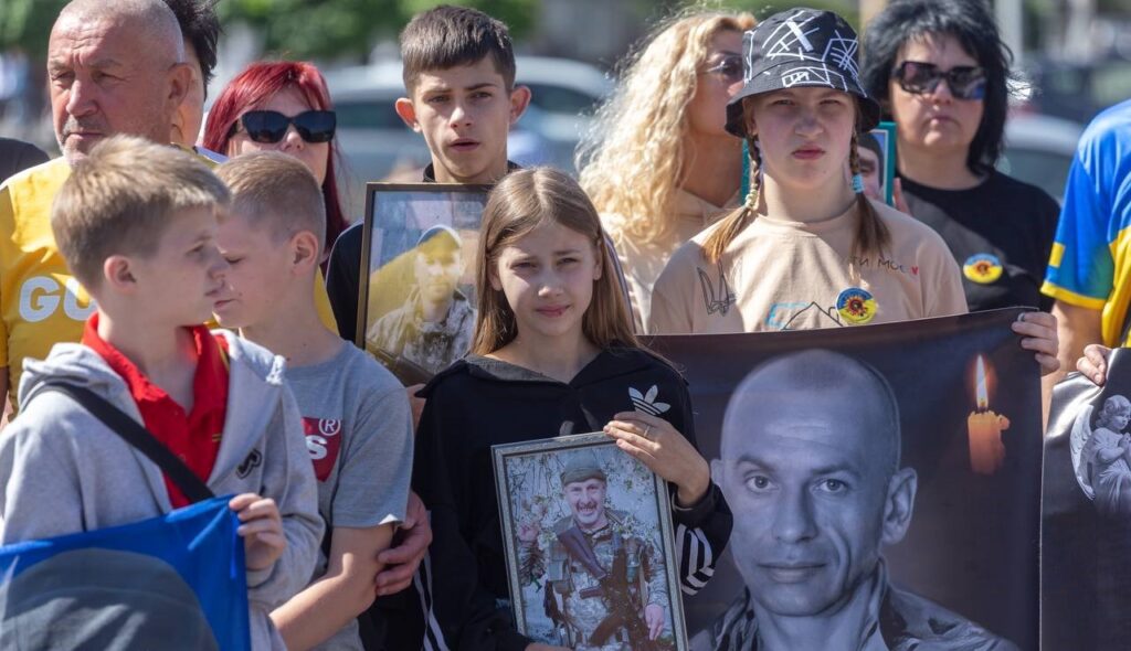 В Кам'янському сьогодні в пам'ять про загиблих на війні героїв провели захід «Біжу та пам’ятаю» - ФОТО