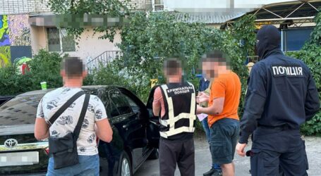 Трьох мешканців Кам’янського району засудили за виманювання грошей у родичів військових та волонтерів