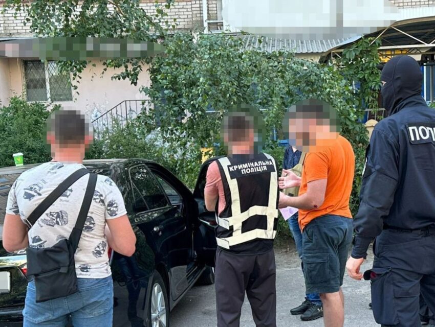 Трьох мешканців Кам’янського району засудили за виманювання грошей у родичів військових та волонтерів