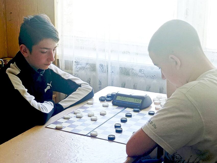 Єва Бабій і Максим Кривоніс — переможці чемпіонату Кам`янського з міжнародних шашок