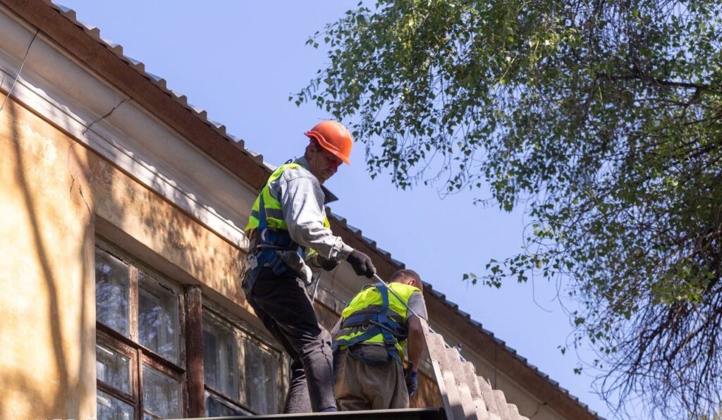 В Кам'янському освітні заклади вже почали готувати до нового навчального року - ФОТО