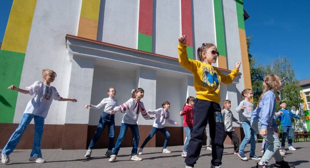 В Кам'янському допомагатимуть за допомогою мистецтва боротись зі стресом  - ФОТО