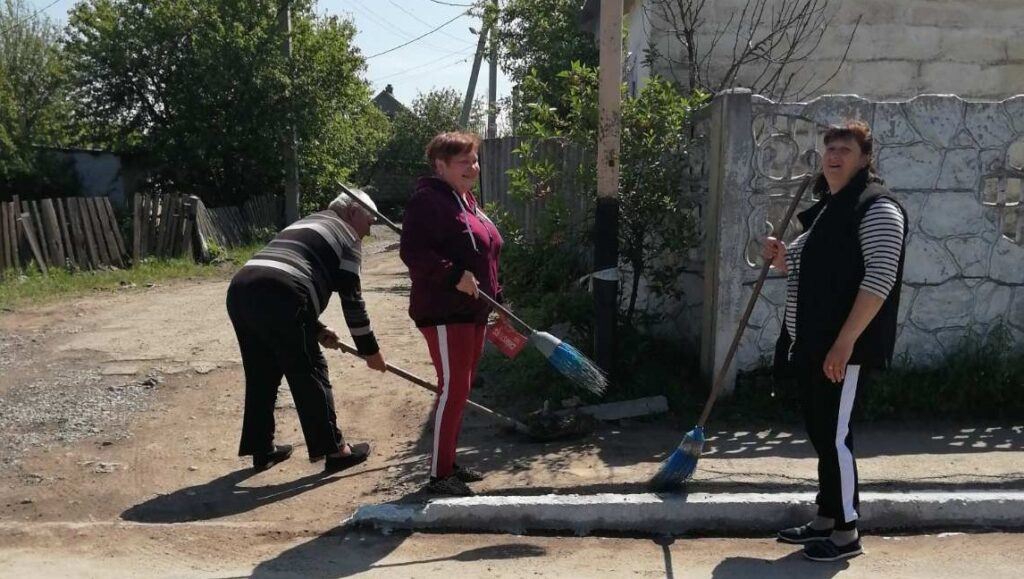 В Кам'янському органи самоорганізації провели весняні толоки напередодні свят - ФОТО