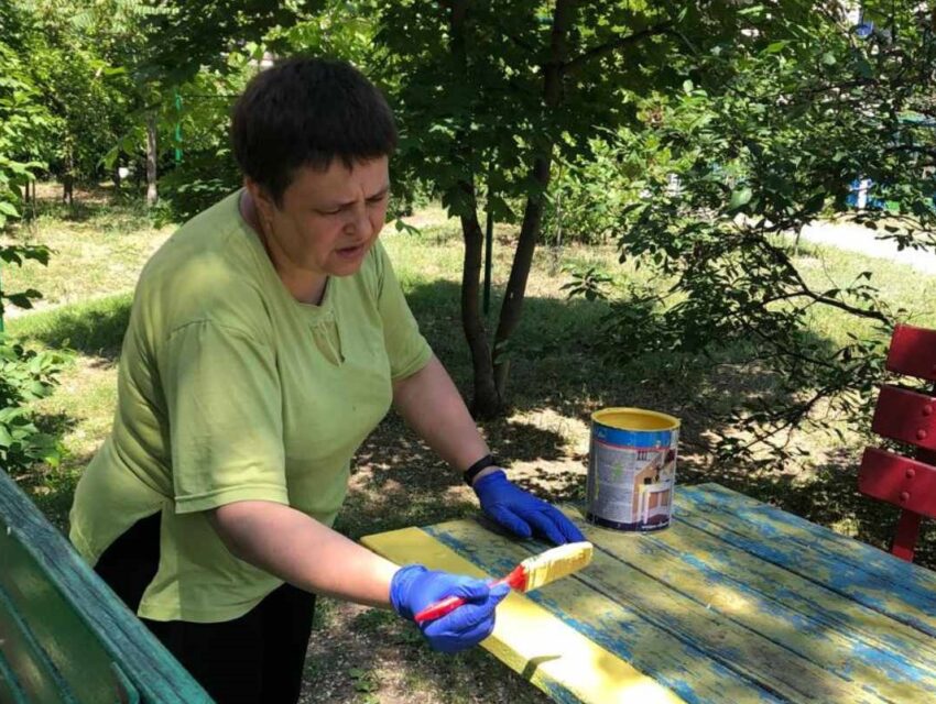 В Кам’янському активні громадяни продовжують наводити лад на прибудинкових територіях