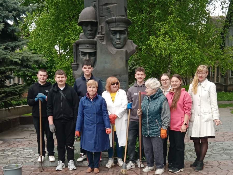 В Кам'янському органи самоорганізації провели весняні толоки напередодні свят - ФОТО