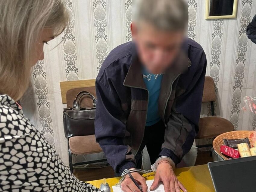 На Дніпропетровщині п’яний чоловік вдарив ножем співробітника ТЦК та СП