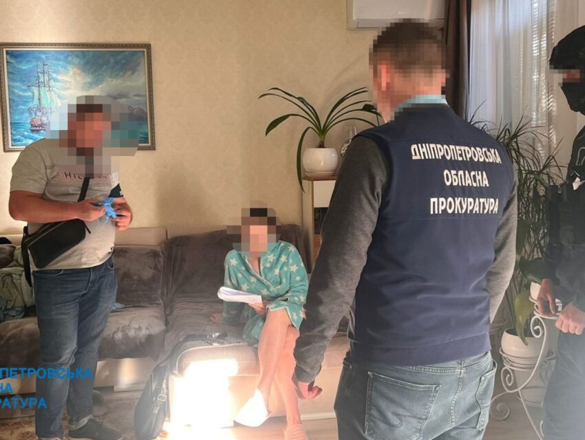 На Дніпропетровщині чиновників від освіти та підприємців-підрядників підозрюють у розкраданні понад мільйона гривень на ремонті шкільного укриття