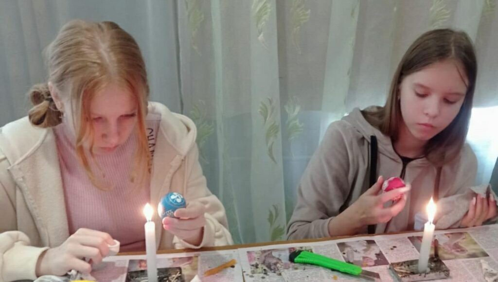 Дві тисячі пасок, тисяча крашанок та понад 170 тисяч гривень: в освітніх закладах Кам'янського збирали Великодні кошики для ЗСУ - ФОТО