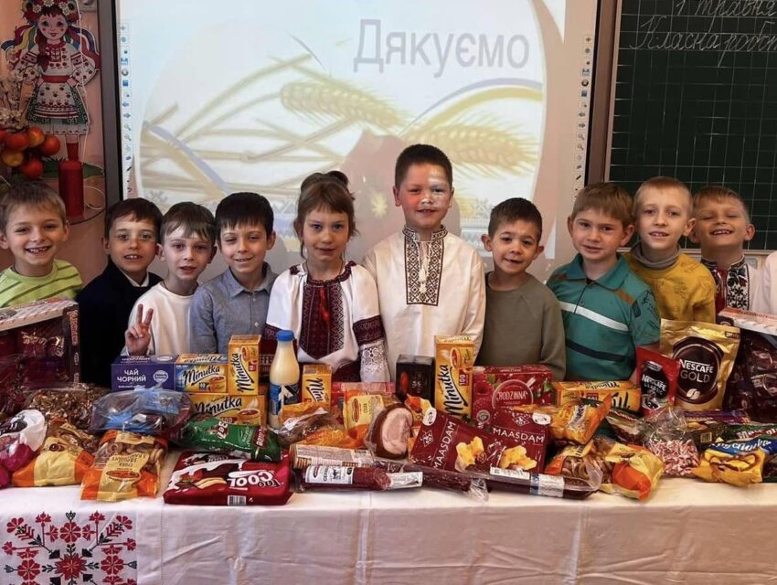 Дві тисячі пасок, тисяча крашанок та понад 170 тисяч гривень: в освітніх закладах Кам’янського збирали Великодні кошики для ЗСУ