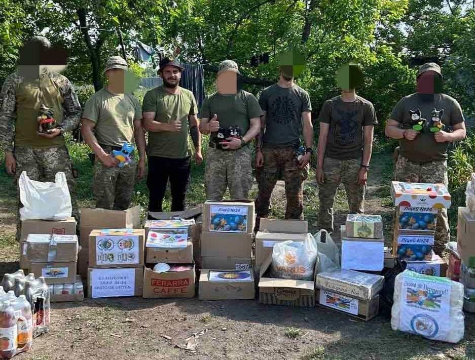 Дві тисячі пасок, тисяча крашанок та понад 170 тисяч гривень: в освітніх закладах Кам'янського збирали Великодні кошики для ЗСУ - ФОТО