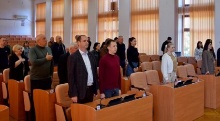 В Кам’янському сьогодні відбулося позачергове засідання сесії міської ради