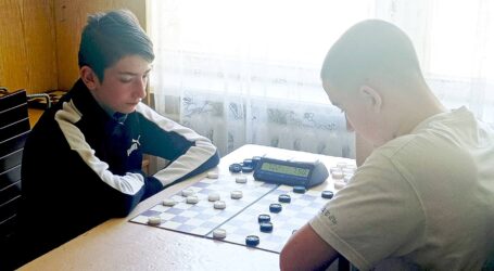 Єва Бабій і Максим Кривоніс — переможці чемпіонату Кам`янського з міжнародних шашок