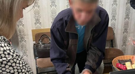 На Дніпропетровщині п’яний чоловік вдарив ножем співробітника ТЦК та СП