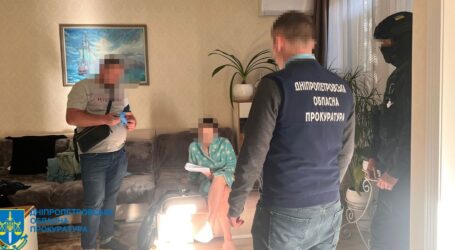 На Дніпропетровщині чиновників від освіти та підприємців-підрядників підозрюють у розкраданні понад мільйона гривень на ремонті шкільного укриття
