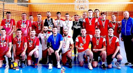 В Кам`янській волейбольній лізі першою стала команда “Петриківка”