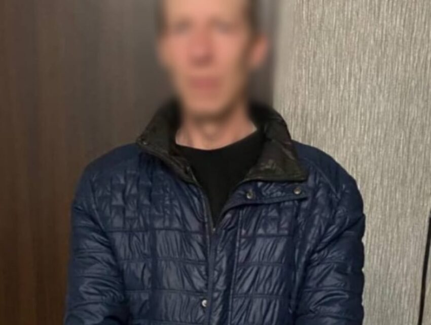 Намагався пограбувати продавчиню