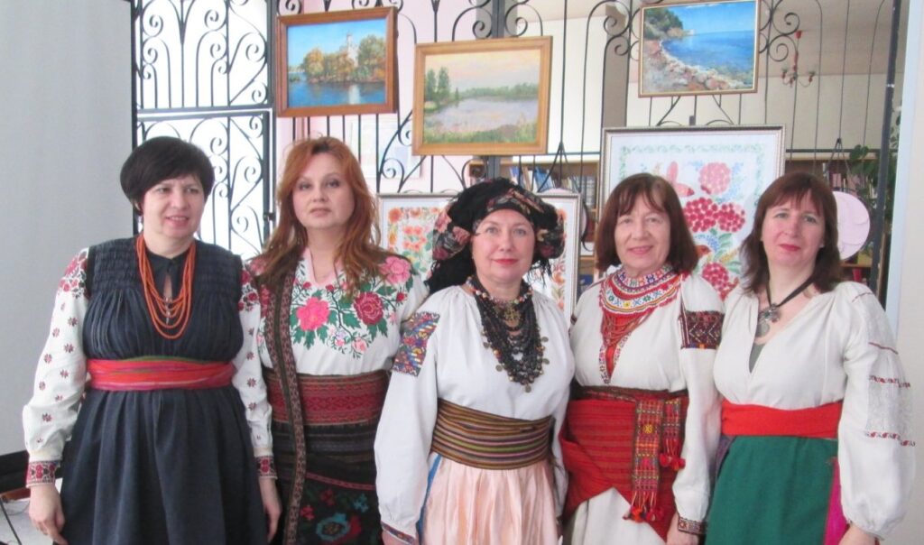 Алла Михальчук: «Тему війни ніяк не оминути, вона дуже болюча, але це реалії нашого життя, і художник не може залишатися осторонь…» - ФОТО