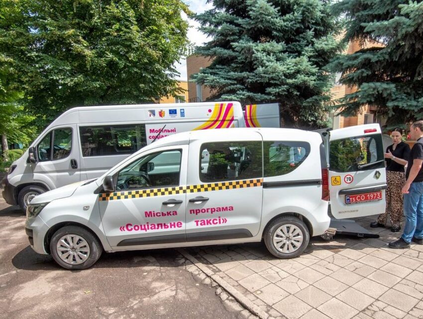 Центр надання соціальних послуг отримав два автомобілі