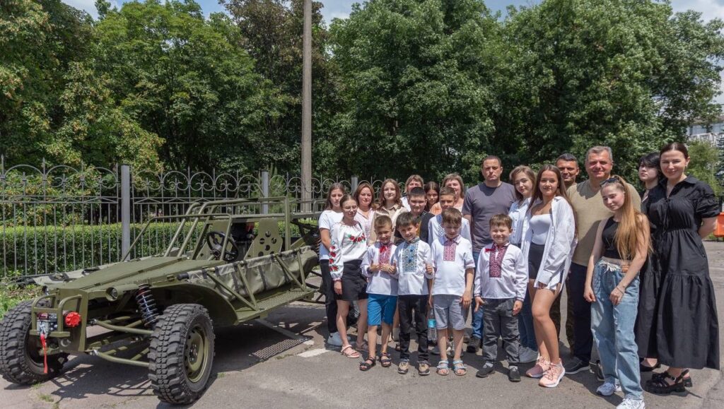 Камянчани передали наши захиснмикам «Багі» для перевезення поранених - ФОТО