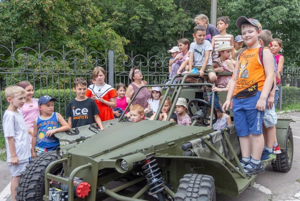 Камянчани передали наши захиснмикам «Багі» для перевезення поранених - ФОТО