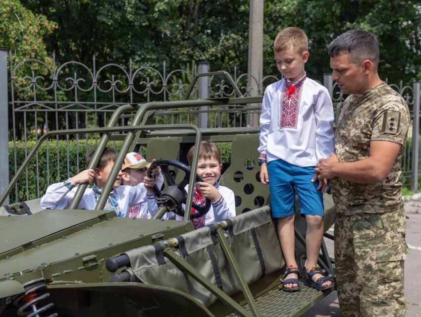 Кам’янчани передали нашим захисникам «Багі» для перевезення поранених